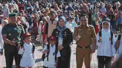 Wujudkan Progam Prioritas, Hati-Damai Bagikan Seragam Sekolah Gratis ke Siswa SD dan SMP di Gowa