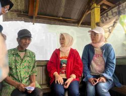 TP PKK dan Bhayangkari Gowa Salurkan Bantuan untuk Keluarga Miskin Ekstrem di Tinggimoncong