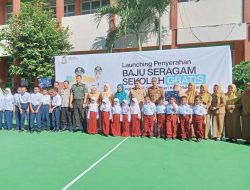 Launching dan Bagikan Seragam Sekolah Gratis di SMPN 3 Makassar, Wali Kota Munafri: Tidak Ada Lagi Jual Beli di Sekolah