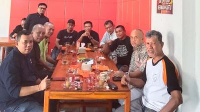 Merajut Kebersamaan, Alumni Smandel Makassar Jalin Silaturahmi di Warkop Edi