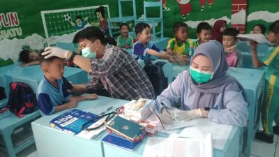Puskesmas Rappokalling Lakukan Pemeriksaan Kesehatan 56 Siswa Baru SDN Rappokalling 67/1