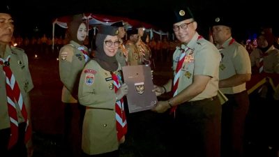 Berikan Kontribusi ke Pramuka, Bupati Gowa Terima Penghargaan Lencana Darma Bakti dari Kwarnas
