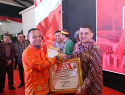Pemkot Makassar Raih Penghargaan Tingkat Kemiskinan Terendah