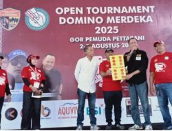 Kilat Karaka Wakili Ketua IKA Smandel Makassar Buka Turnamen Domino Merdeka 2025