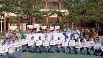 IKA SMAPAT Salurkan Beasiswa ke 26 Siswa SMAN 4 Makassar