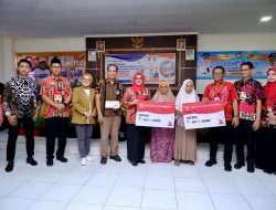 Salurkan Bantuan PKH dan Sembako, Pemkab Gowa Tegaskan Komitmen Kurangi Beban Warga