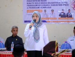 Pastikan Tepat Sasaran, Bupati Gowa Turun Langsung Distribusikan KKS PKH dan BPNT di Biringbulu