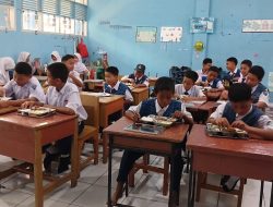 Ribuan Siswa SMPN 8 Makassar Terima Progam Makan Bergizi Gratis