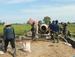 Dengan Penuh Semangat, Satgas TMMD Kodim 1426/Takalar Bangun Infrastruktur Jalan di Desa Tope Jawa