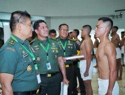 Kasdam XIV/Hasanuddin Pimpin Sidang Parade Penerimaan Calon Bintara TNI-AD TA 2025