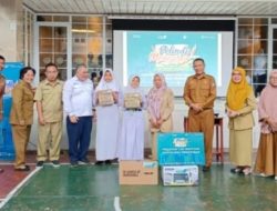 Pelindo Serahkan Bantuan untuk Siswa Berprestasi di SMPN 5 Makassar