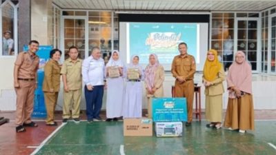 Pelindo Serahkan Bantuan untuk Siswa Berprestasi di SMPN 5 Makassar