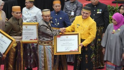 Pemkot Makassar Raih Tiga Penghargaan di Hari Jadi Sulsel ke-356