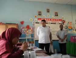Sidak di SDN Monginsidi, Wali Kota Munafri Pastikan Anak Belajar dengan Layak
