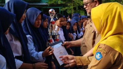 SMPN 27 Makassar Raih Juara III Futsal Putri di Amporo Cup 2025