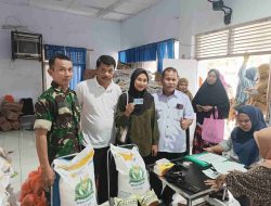 Lurah Romang Polong Salurkan Bantuan Sembako ke Warga
