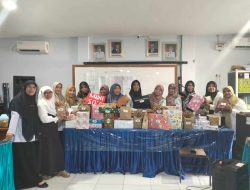 Wujudkan Solidaritas dan Kebersamaan, Guru SMPN 19 Makassar Rayakan HGB 2025 dengan Tukar Kado