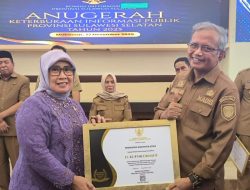Keterbukaan Pelayanan Informasi Publik Pemkab Gowa Terima Penghargaan KIP