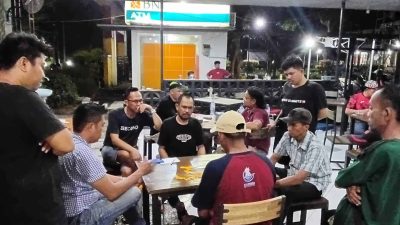 Hempaskan Lawan dengan Skor 7-0 di Final, Jokowi Cs Juara I Turnamen Mini Domino di Instrumen Cafe