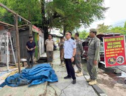 Puluhan Tahun Berdiri Diatas Trotoar, Pemkot Makassar Tertibkan 19 Lapak PKL di Jalan Sultan Alauddin