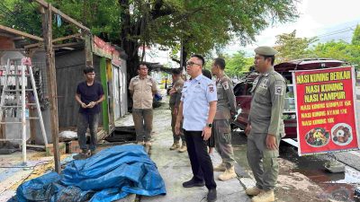 Puluhan Tahun Berdiri Diatas Trotoar, Pemkot Makassar Tertibkan 19 Lapak PKL di Jalan Sultan Alauddin