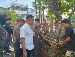 Camat Bontoala Turun Langsung Tertibkan PKL dan Penjual Kambing di Jalan Lamuru
