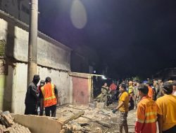 Berdiri Puluhan Tahun, Pemkot Makassar Tertibkan Lapak PKL di Jalan Lamuru