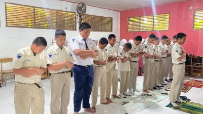 Bangun Suasana Religius dan Kebersihan Lingkungan, Siswa SMPN 13 Makassar Ikuti Pesantren Kilat dan Gerakan ASRI