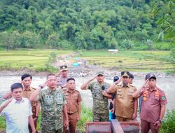 Gubernur Andi Sudirman Apresiasi Program TNI Bangun Jembatan untuk Akses Warga