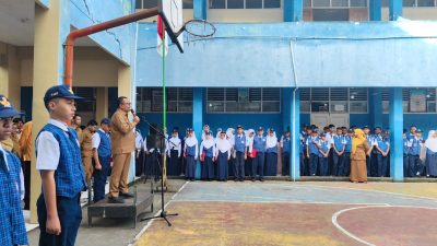 Hari Pertama Sekolah Pasca Libur Idul Fitri, SMPN 1 Makassar Gelar Upacara Bendera