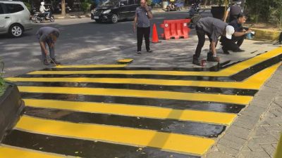 Persiapan Parkir Digital, Perumda Pasar Makassar Raya Tata Kawasan dan Cat Kuning Hitam di Anjungan