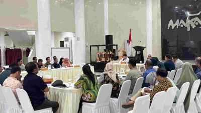Tak Kenal Libur, Wali Kota Munafri Pimpin Rapat Strategis Tangani Sampah