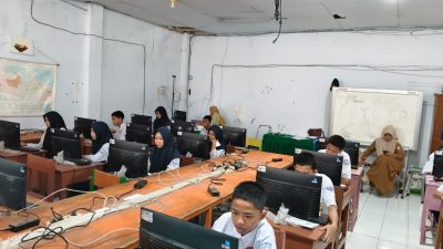Digelar Tiga Gelombang, 303 Siswa SMPN 27 Makassar Ikuti TKA 2026