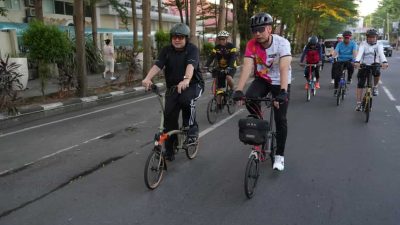 Wali Kota Munafri Gowes Bareng SKPD, Tinjau Jumat Bersih di Dua Kecamatan