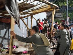 Pemkot Makassar Tertibkan Lapak Pasar Kubis dan Pedagang di Jalan Veteran Tanpa Keributan
