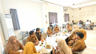 Pimpin Rakor dan Apel Pagi, Plt Camat Wajo Tekankan Keamanan, Kebersihan dan Pelayanan Ramah Lingkungan