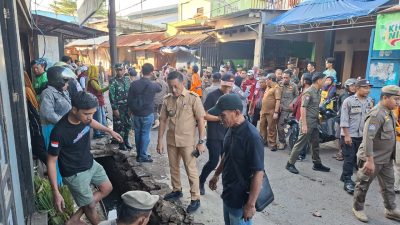Bangun Kesadaran, Ratusan Pedagang di Mamajang Tertibkan Sendiri Lapak Dagangannya