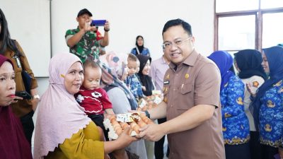 Wabup Gowa Salurkan Paket Makanan Bergizi untuk Keluarga Berisiko Stunting di Bajeng