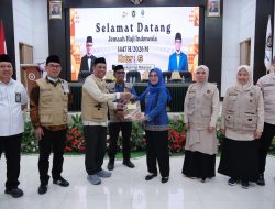 Bupati Gowa Sambut Kepulangan Jemaah Haji Kloter Lima
