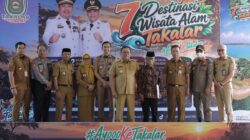 Mengabdi Selama 43 Tahun, Bupati Takalar Berikan Penghargaan ke Kepala Lingkungan