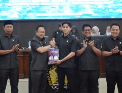 Hadiri Rapat Paripurna DPRD, Wabup Gowa Serahkan Ranperda Pertanggungjawaban APBD 2025