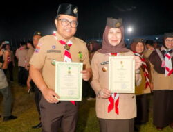 Wakil Bupati Gowa dan Ketua TP PKK Terima Lencana Pramuka di Jambore Nasional